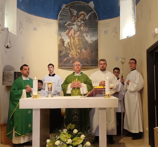 Biskup Gorski krstio peto dijete u obitelji Planinić u Župi sv. Mihaela, Zagreb - Gračani